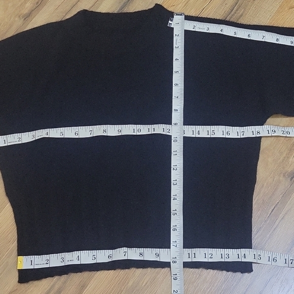 Vintage Black Cashmere Crewneck Ribbed Cuff & Hem Cropped Sweater - Picture 7 of 14